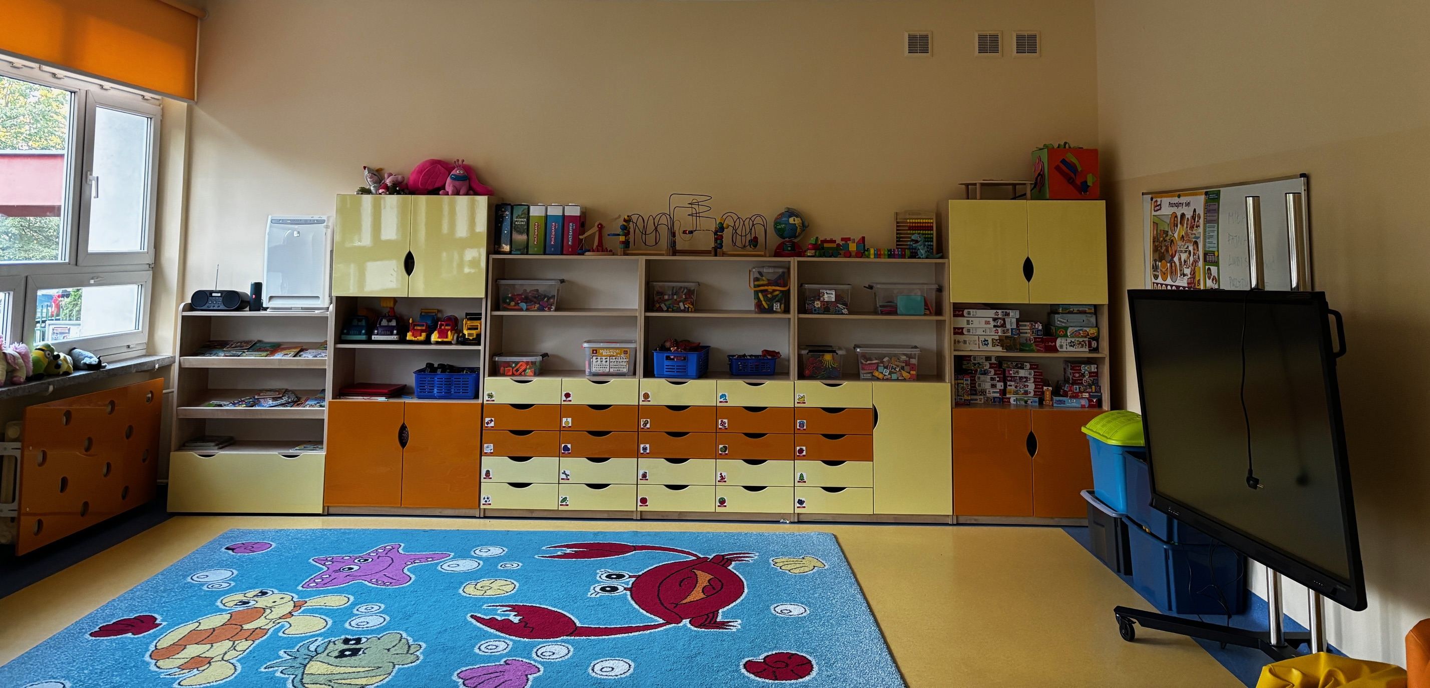 sala przedszkolna grupy 2 Raczki z tablicą interaktywną