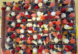 Mini sałatki owocowe na festyn rodzinny