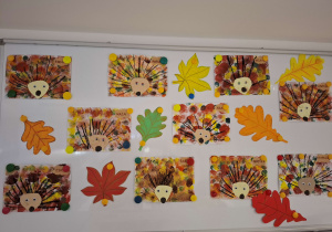 Praca plastyczna- jeże wykonane metodą stemplowania.